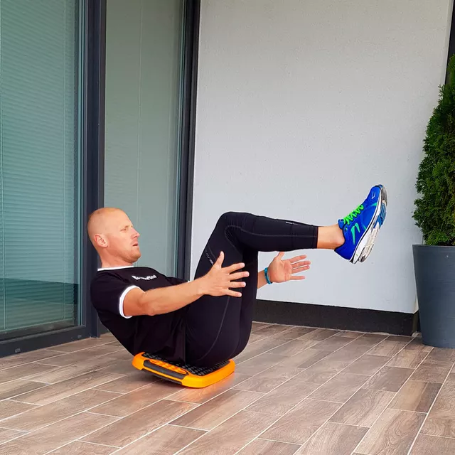 Wielofunkcyjny step do aerobiku inSPORTline Multifun ∙ z platformą balansu ∙ 3,6 kg ∙ antypoślizgowy ∙ stabilne nóżki ∙ nośność 200 kg - Czarny/pomarańczowy