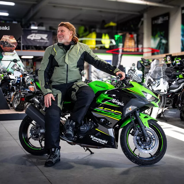 Kurtka motocyklowa W-TEC Karmal ∙ z membraną wodoodporną ∙ wypinana wkładka termiczna ∙ regulacja dopasowania ∙ wentylacja ∙ elementy odblaskowe
