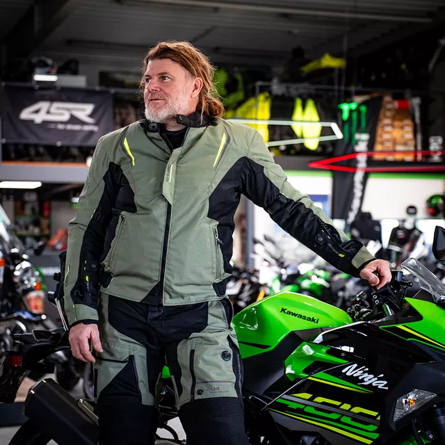 Kurtka motocyklowa W-TEC Karmal ∙ z membraną wodoodporną ∙ wypinana wkładka termiczna ∙ regulacja dopasowania ∙ wentylacja ∙ elementy odblaskowe