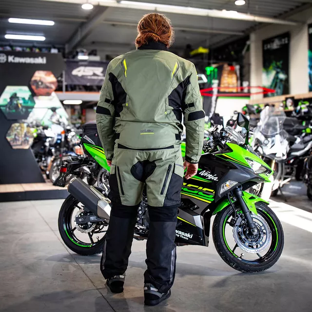 Kurtka motocyklowa W-TEC Karmal ∙ z membraną wodoodporną ∙ wypinana wkładka termiczna ∙ regulacja dopasowania ∙ wentylacja ∙ elementy odblaskowe