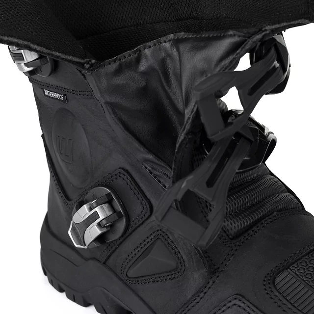 Buty motocyklowe W-TEC Lougamax CE ∙ skóra naturalna ∙ certyfikat CE ∙ wodoodporne ∙ ochraniacze kostek - Czarny