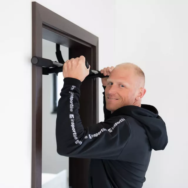 Drążek drzwiowy inSPORTline DCB100 ∙ długość 91 cm ∙ kompaktowy montaż ∙ nośność 110 kg ∙ 3 kąty chwytu