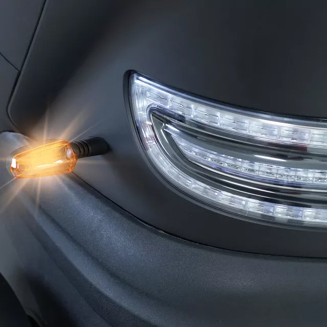 Elektryczny skuter zabudowany W-TEC Tukago ∙ trójkołowy ∙ mikropojazd ∙ 45 km/h ∙ zasięg 50 km ∙ nośność 240 kg ∙ kamera cofania ∙ ogrzewanie - Czerwony