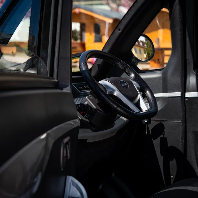 Czterokołowiec elektryczny W-TEC Tuligo ∙ 2-osobowy ∙ prędkość 45 km/h ∙ zasięg 80 km ∙ kamera cofania ∙ dach panoramiczny