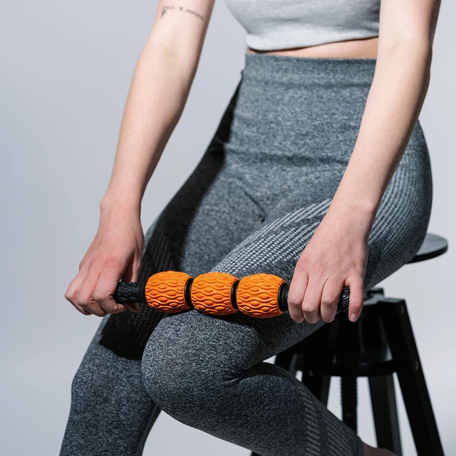 Roller do masażu inSPORTline Vareta ∙ wałek 36 cm ∙ 3 twarde rolki ∙ masaż pleców i nóg ∙ regeneracja
