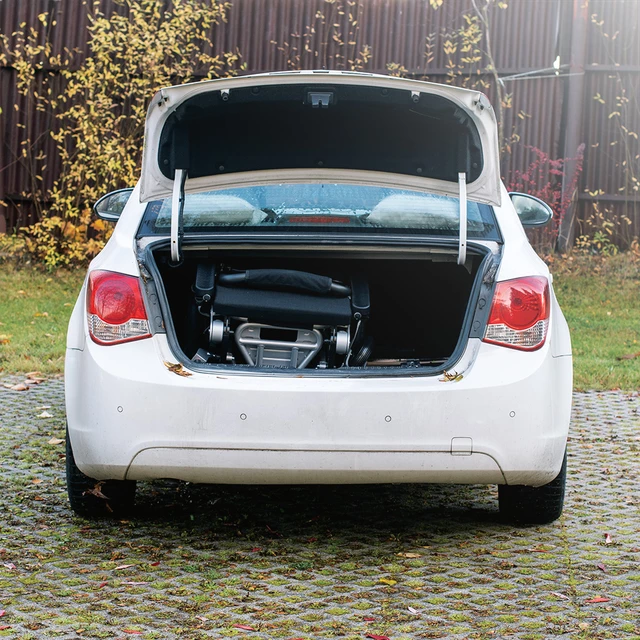Elektryczny wózek inwalidzki inSPORTline Hawkie Basic II ∙ 500 W ∙ zasięg 24 km ∙ nośność 120 kg ∙ prędkość 6 km/h - Srebrny