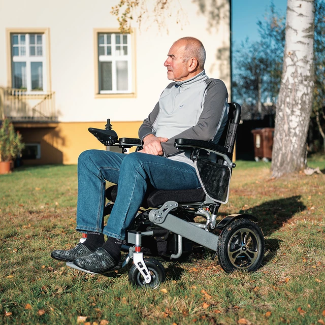 Składany wózek elektryczny / inwalidzki inSPORTline Hawkie II ∙ 700 W (2×350 W) ∙ sterowanie joystickiem ∙ lekka konstrukcja - Srebrny