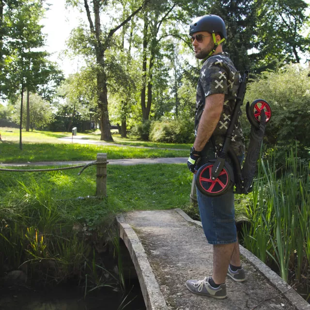 Hulajnoga składana WORKER Span ∙ kauczukowe koła 230/180 mm ∙ nośność 100 kg ∙ regulowana kierownica 75-95 cm ∙ składana konstrukcja - Niebieski