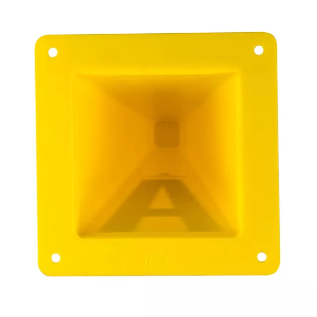Pachołki treningowe inSPORTline Alfabet ∙ zestaw 26 szt. ∙ plastikowe z literami A-Z ∙ wys. 23 cm ∙ do ćwiczeń szybkościowych