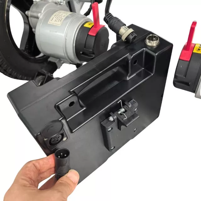 Elektryczny wózek inwalidzki inSPORTline Hawkie Basic II ∙ 500 W ∙ zasięg 24 km ∙ nośność 120 kg ∙ prędkość 6 km/h - Srebrny
