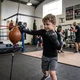 Dziecięce rękawice bokserskie inSPORTline Bamzy ∙ skóra syntetyczna ∙ zapięcie na rzep ∙ szeroki mankiet - Czarny