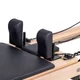 Reformer do pilatesu inSPORTline Driftaler ∙ nośność 120 kg ∙ rama dębowa ∙ składana ∙ z boxem w zestawie