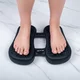 Poduszka balansująca z masażerem inSPORTline Balaxor sensomotoryczna ∙ masaż stóp ∙ nośność 300 kg ∙ wzmacnianie core ∙ wypustki 7 mm - Czarny