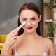Masażer oczu inSPORTline Mikaella ∙ mikro-wibracje 1200 obr./min + podgrzewanie do 40 °C ∙ redukcja cieni i zmarszczek