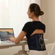 Pas masujący lędźwiowy inSPORTline Soncharge ∙ ciepło 40-50°C ∙ 3 tryby wibracji ∙ 3 poziomy grzania ∙ unisex ∙ oddychający materiał ∙ LCD